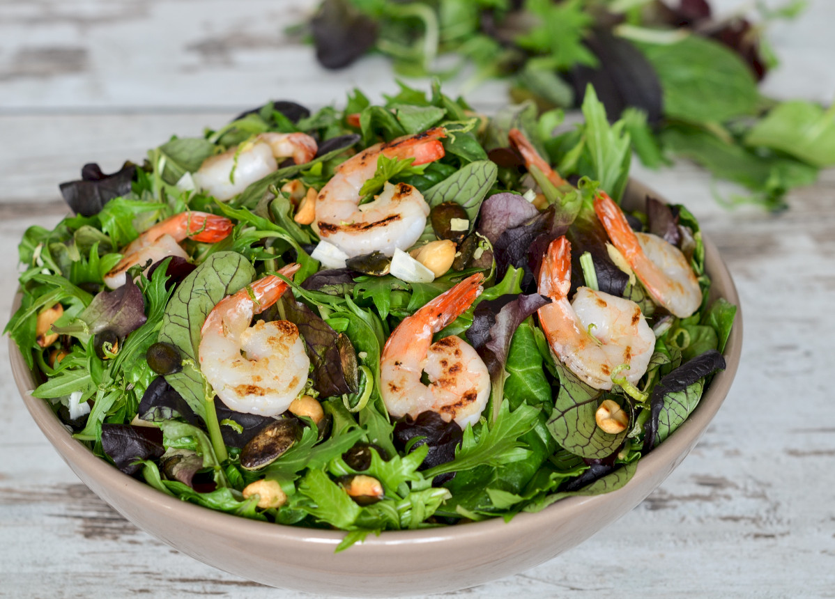 Shrimp and spinach salad